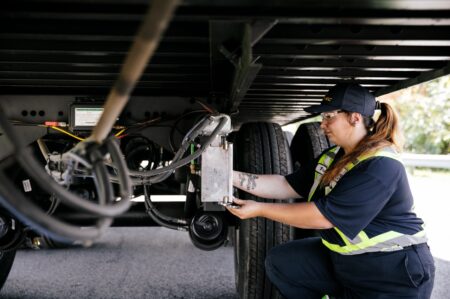 Mobile Truck Repairs - Canvec - USA - 6 Large